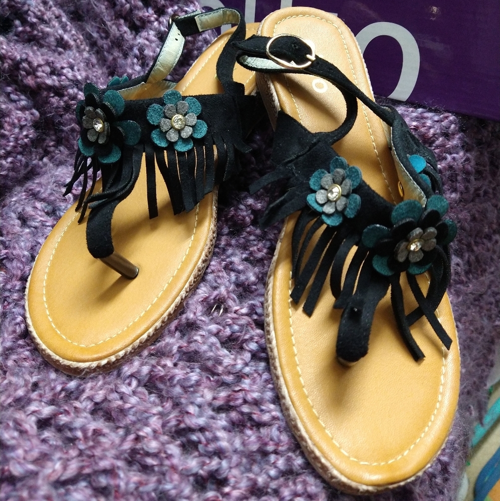 Ollio Sandals NWOT